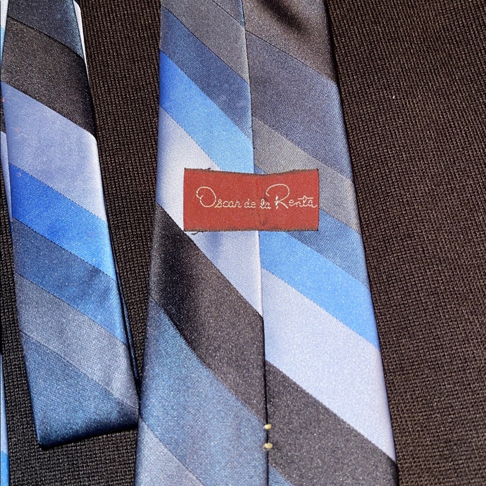 Oscar de la Renta Navy and Black Striped Tie - Picture 3 of 3